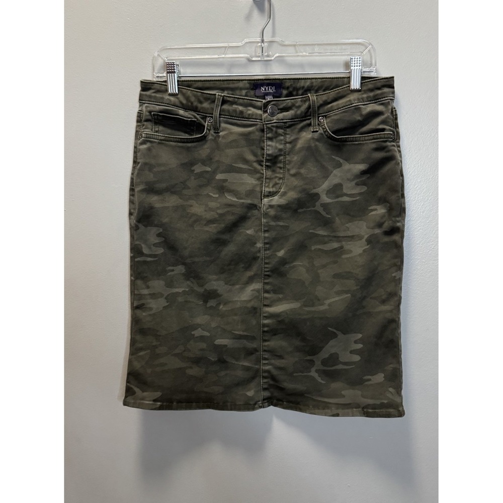 NYDJ Skinny Skirt‎ Green Camo Size 8 Lift X Tuck Technology **see photos**